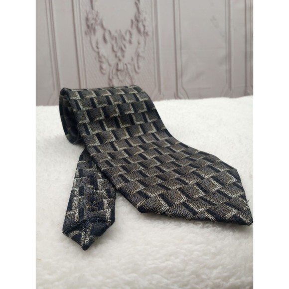 DC By Daniel Craig Italian Silk Men's Tie Gray/Black Geometric Texture Long - Picture 9 of 10